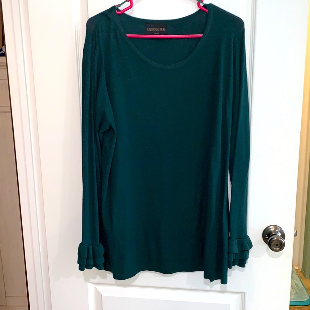 1X Absolutely Creative Worldwide forest green long sleeved sweater. Never worn